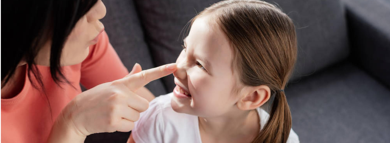 Jak postępować z dzieckiem kiedy dojdzie do pojawienia się ciała obcego w drogach oddechowych?