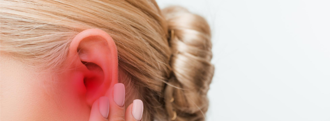 Ucho pływaka - przyczyny, objawy i leczenie